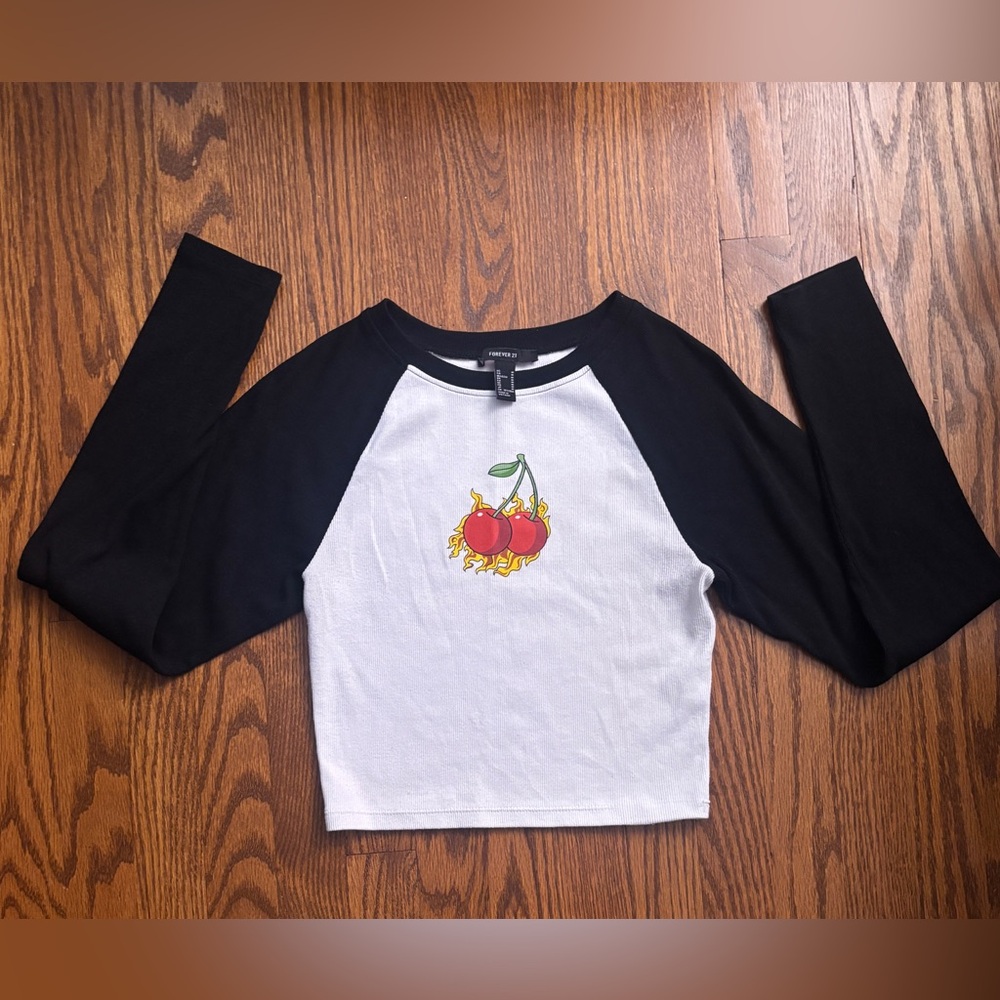 Forever 21 Long Sleeve Cherry Flame Black and White Crop Top Size Medium